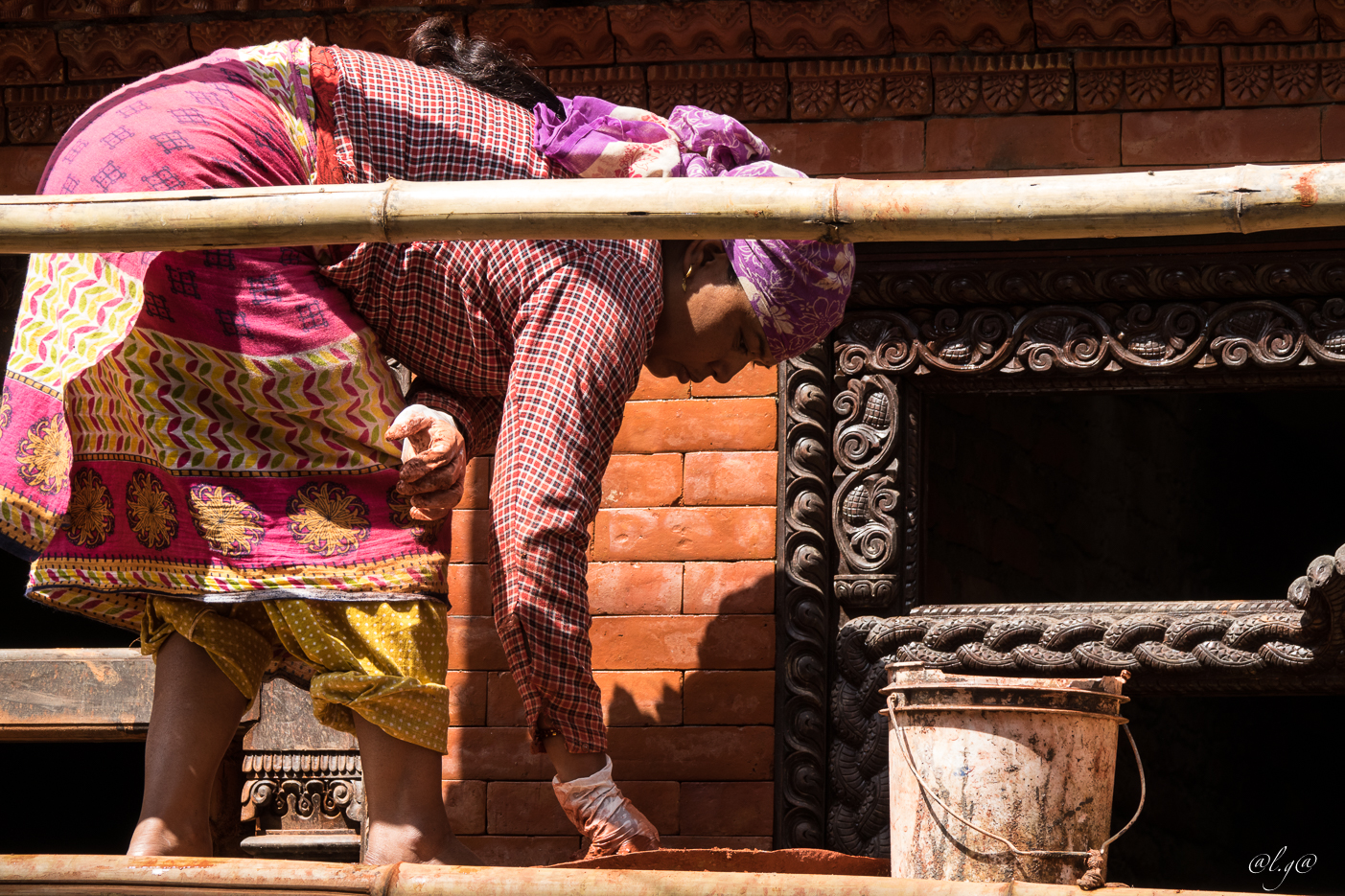 Dans les rues de Bhaktapur : Coloration des briques