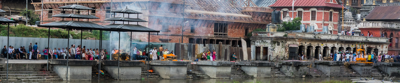 Kathmandu : Crémation au temple de Pashupatinath