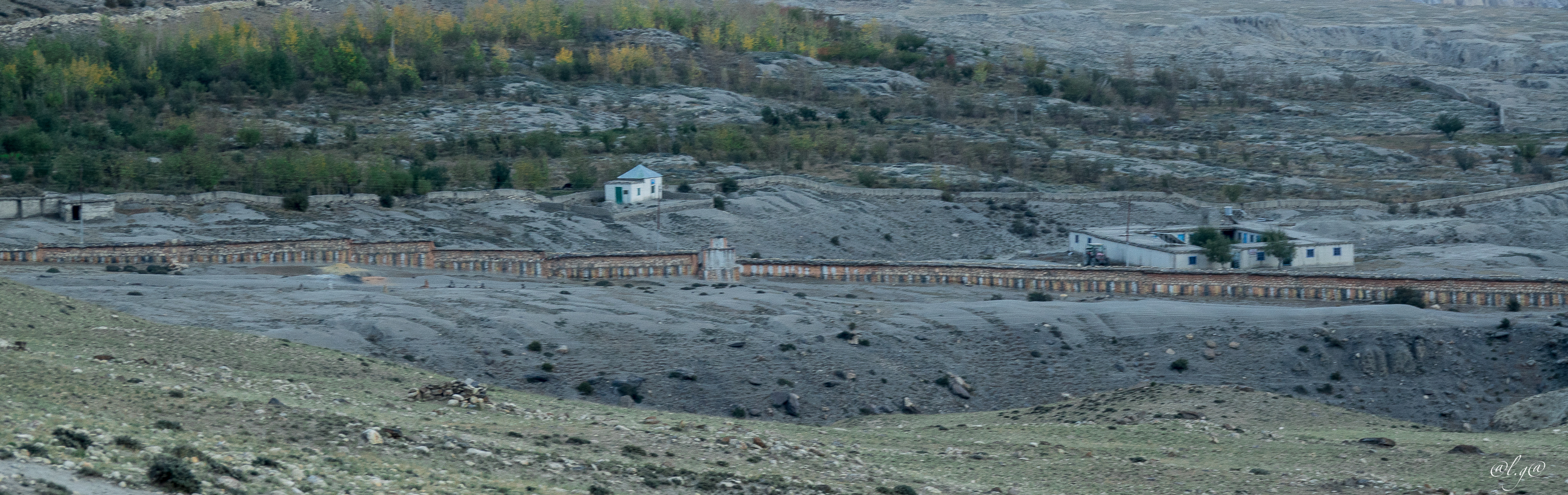 Le village de Ghemi : Le plus long mur de prières