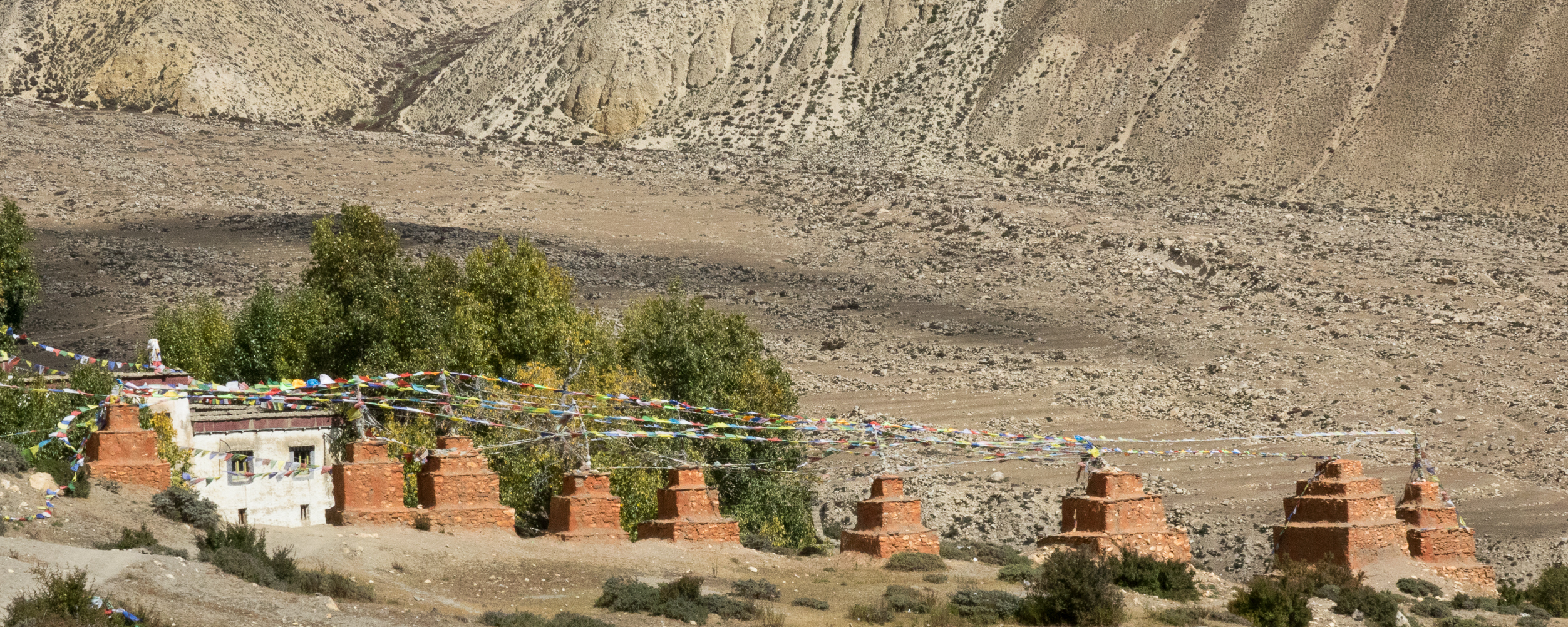 Ghar Gompa avec son monastère, l'un des des plus anciens du Mustang.